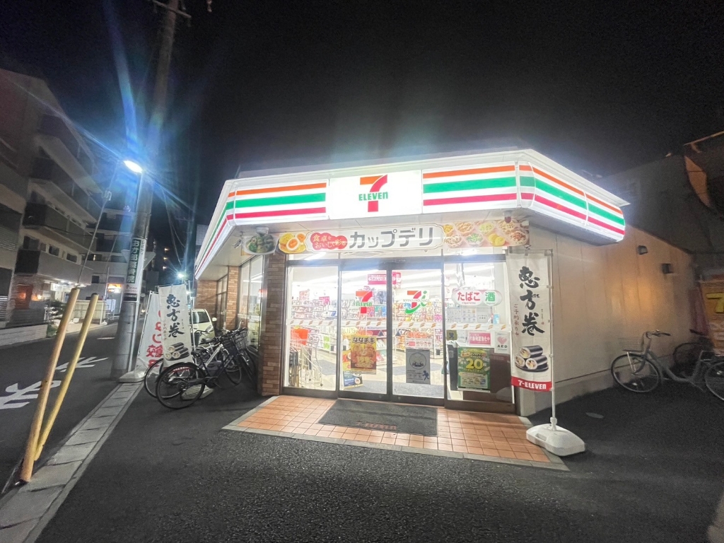 コンビニ　セブンイレブン 馬橋駅西口店（コンビニ）まで891m