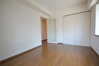 ロビー　洋室もクローゼットあり。