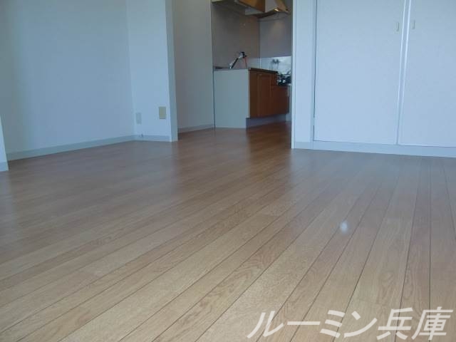 コンフォートハイツ滝野の居間写真