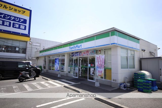コンビニ　ファミリーマート（コンビニ）まで507m