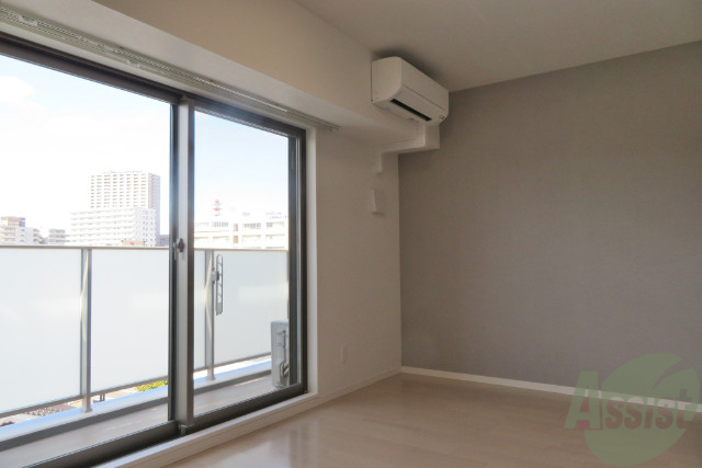 居室・リビング　清潔感もあり、開放感が溢れるお部屋ですね