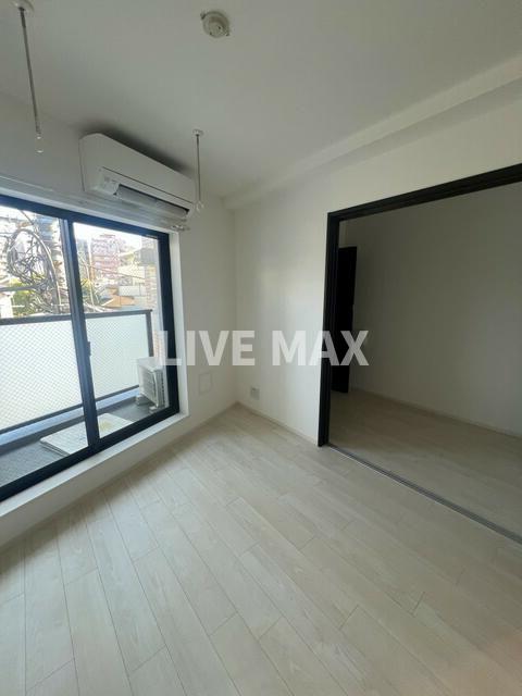 居室・リビング　別号室参考写真