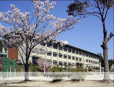 小学校　奈良市立平城西小学校（小学校）まで642m