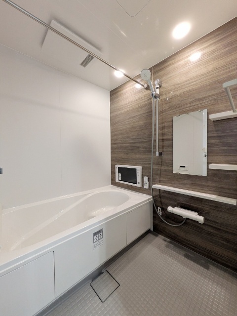 バス・シャワールーム　追い焚き・浴室乾燥機・浴室内ＴＶ付※同間取同内装き