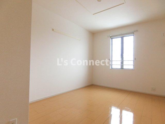 その他　独立した洋室は寝室として使えます。