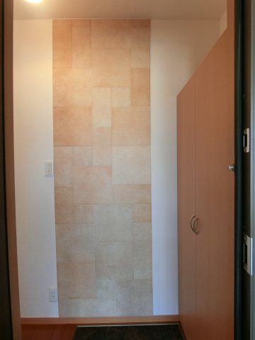 玄関　イメージ201号室の写真（反転あり）