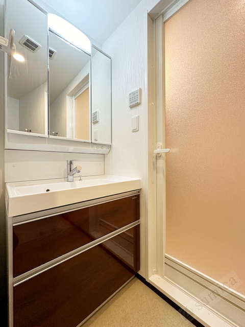 洗面設備　朝の身支度が楽々！！広い洗面＾＾