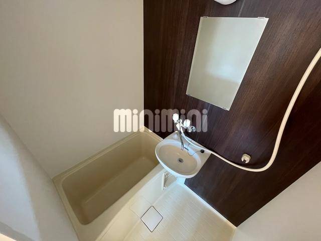 バス・シャワールーム　壁クロス新調したのでキレイです！