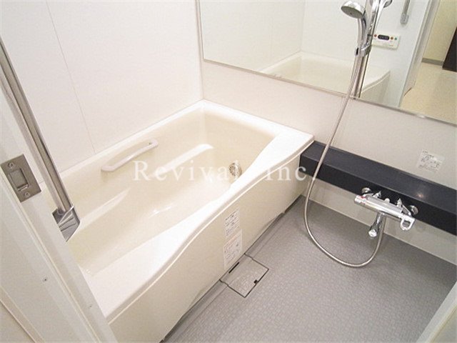 バス・シャワールーム　追い焚き・浴室乾燥完備でございます