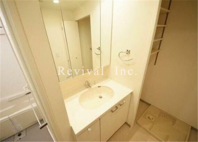 洗面設備　綺麗な洗面でございます