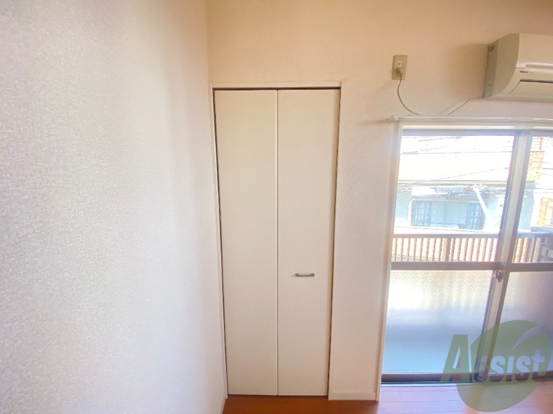 収納　収納はこちらのクローゼットをお使いください。