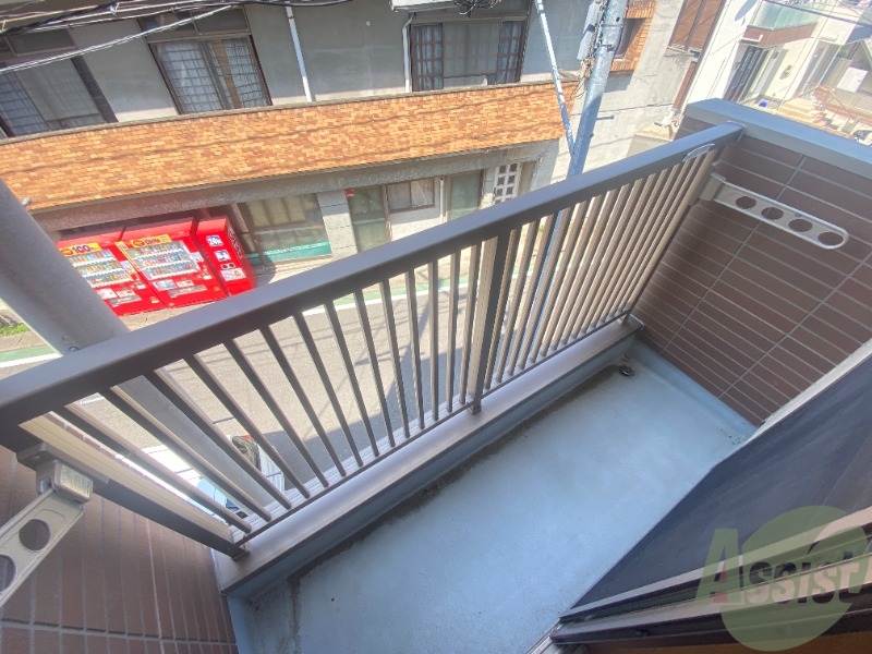 バルコニー　バルコニーがあるので洗濯物は外に干せそうですね～