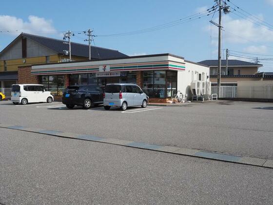 コンビニ　セブンイレブン富山上田島店（コンビニ）まで434m