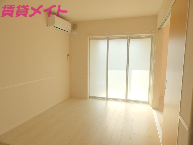 居室・リビング　同型参考写真