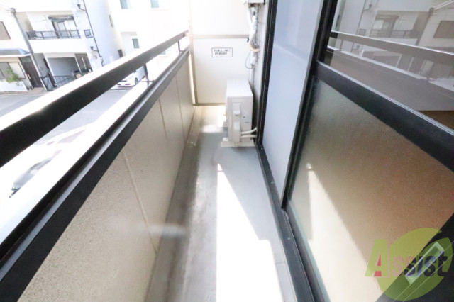 バルコニー　日当たりバッチリ、ふかふかのお布団で眠れますよ。