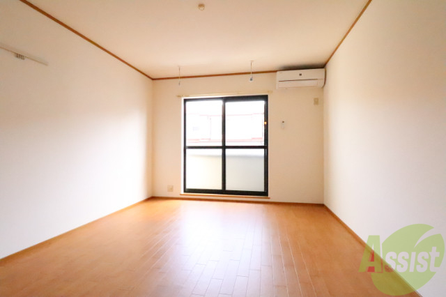 居室・リビング　２面採光で明るいお部屋