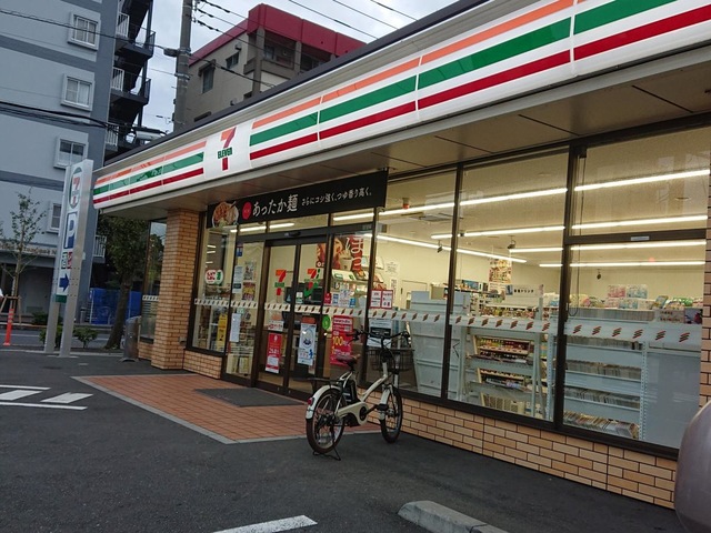 コンビニ　セブンイレブン足立大谷田4丁目店（コンビニ）まで230m
