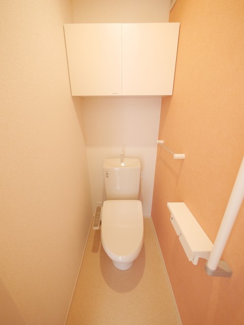 トイレ　★人気の温水洗浄便座付です★