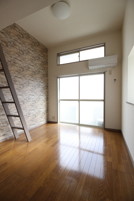 居室・リビング　６帖の洋室