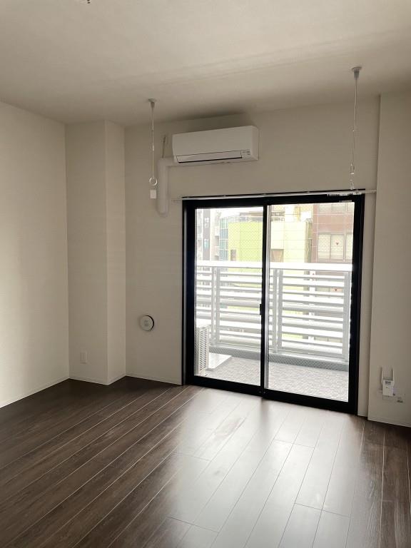 居室・リビング　※別部屋の参考写真です。