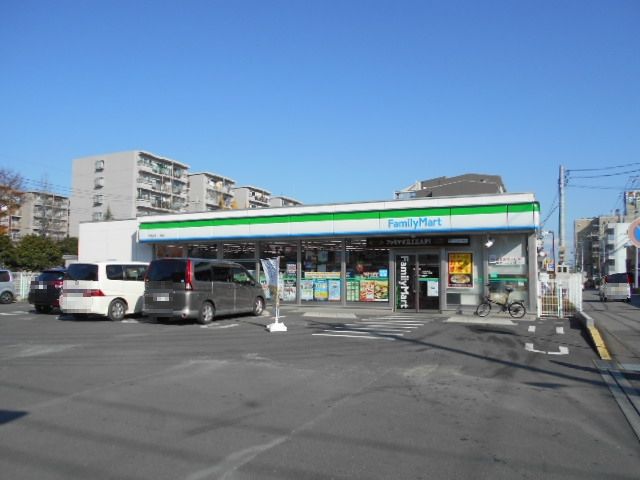コンビニ　ファミリーマート千間台西一丁目店（コンビニ）まで525m