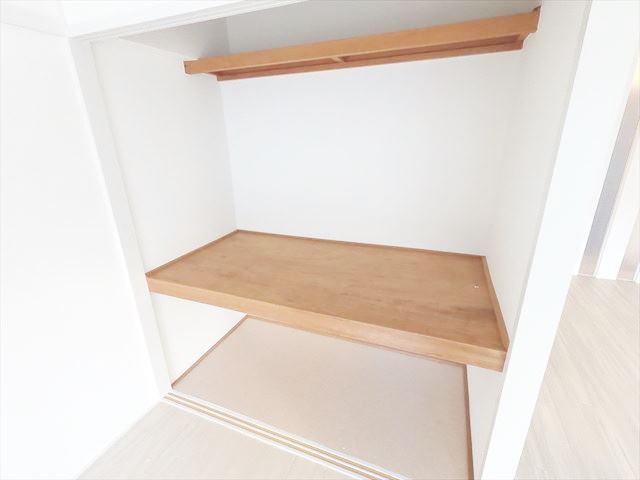 収納　物入タイプで大きな収納が付いてます