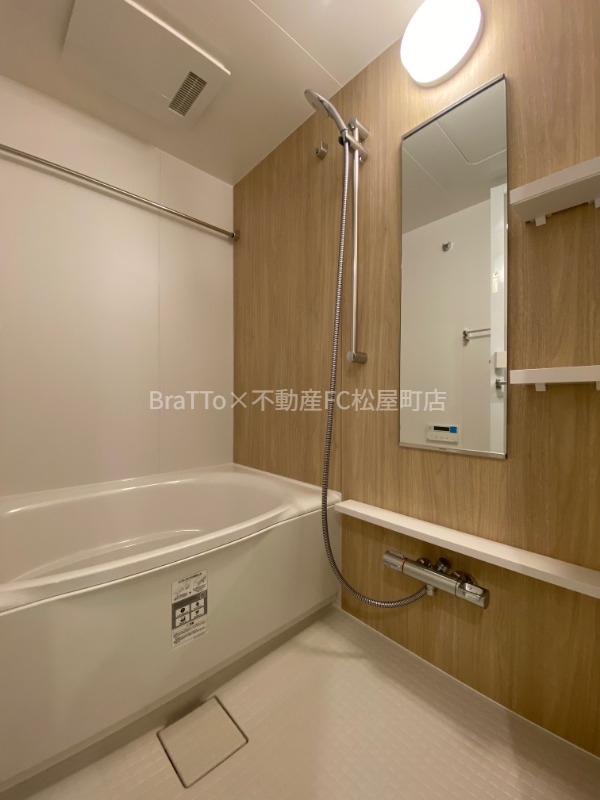 バス・シャワールーム　バス（浴室乾燥機・追い焚き機能付き）