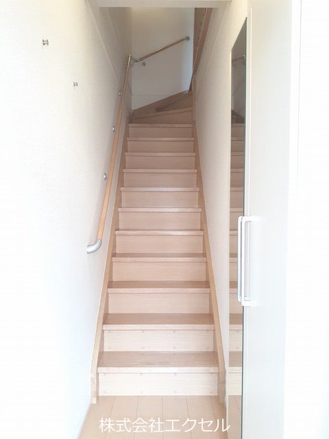 玄関　シューズBOX完備の玄関です。