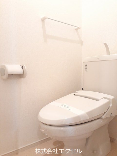 トイレ　温水洗浄便座です。