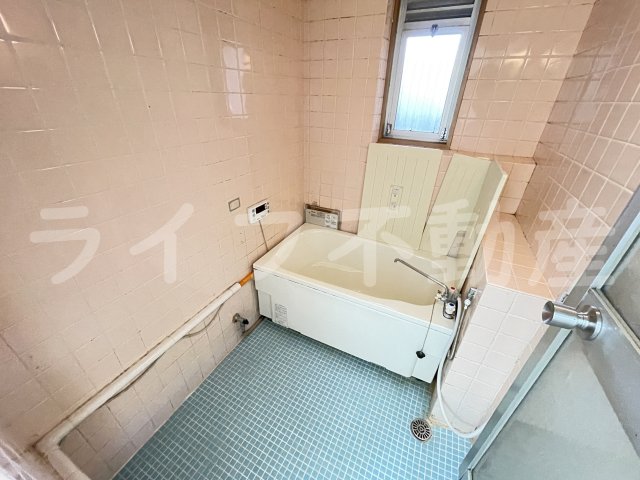 バス・シャワールーム　コンパクトで使いやすいお風呂です