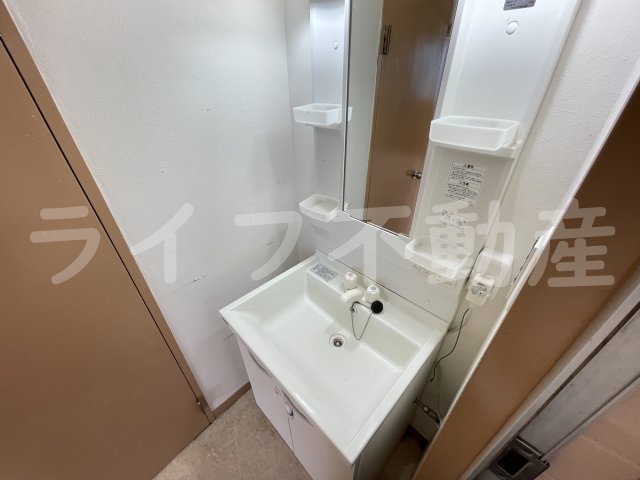 洗面設備　独立洗面台で身支度をすべて済ませてしまいましょう