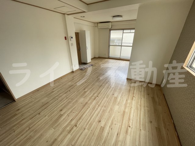 居室・リビング　こちらの居間で趣味の時間をお楽しみください