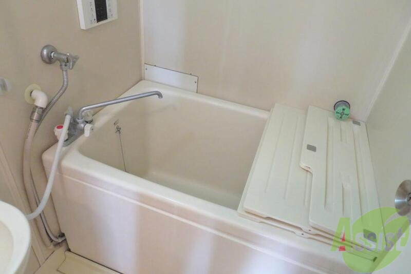 バス・シャワールーム　お風呂には追い炊き機能も付いていて便利ですねー