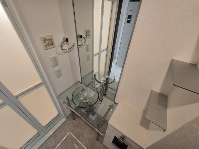 洗面設備　ゆったりとスペースのある洗面所