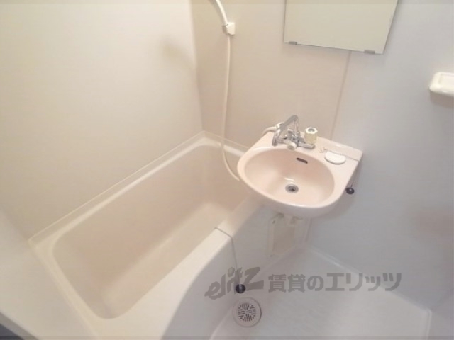 バス・シャワールーム　バス