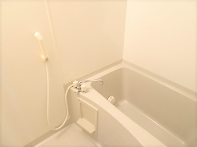 バス・シャワールーム　バスルームです