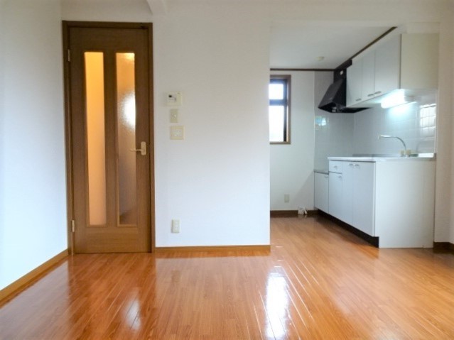 居室・リビング　８帖のダイニングキッチンです