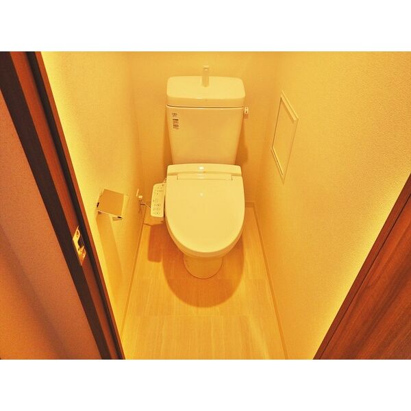 トイレ　※別室の参考写真の為、現況優先です。