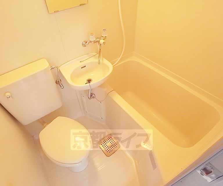 バス・シャワールーム　清潔感のある水廻りです。