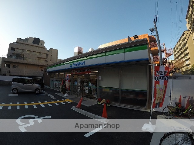 コンビニ　ファミリーマート緑地公園駅西店（コンビニ）まで317m