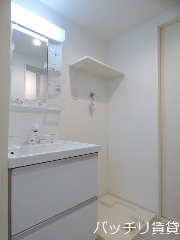 洗面設備　同型タイプの為、現状を優先致します。