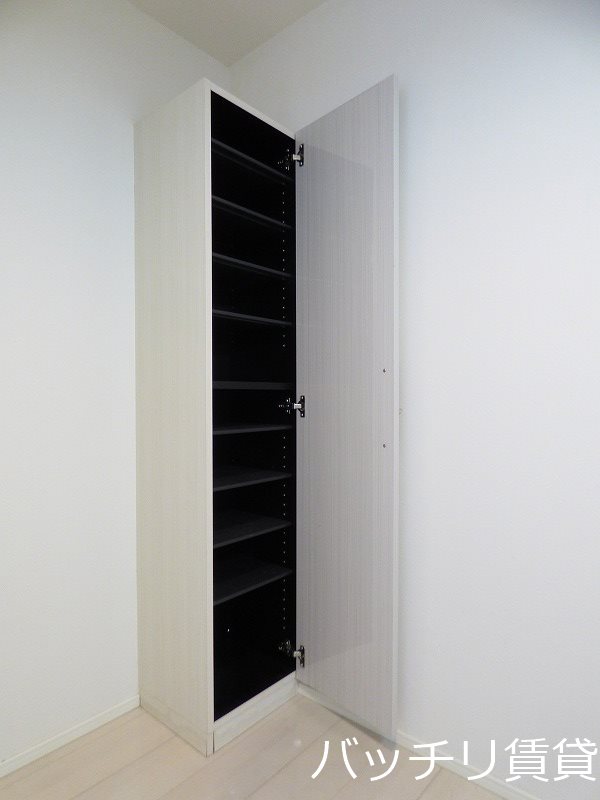 玄関　同型タイプの為、現状を優先致します。