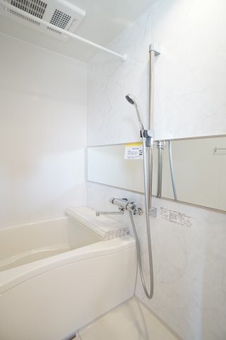 バス・シャワールーム　同タイプ別部屋の写真です。