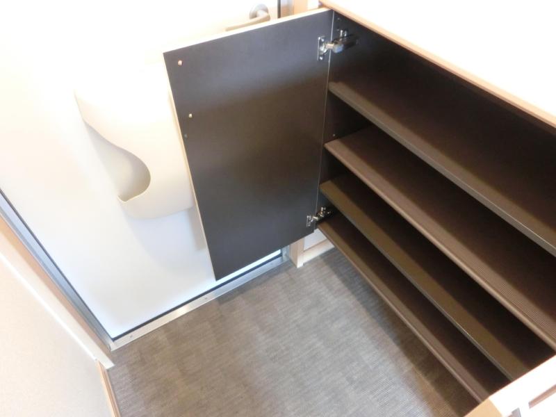 玄関　同タイプの写真です。