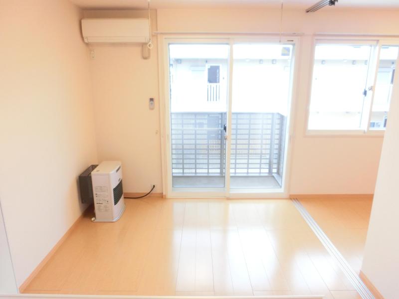 居室・リビング　同タイプの写真です。