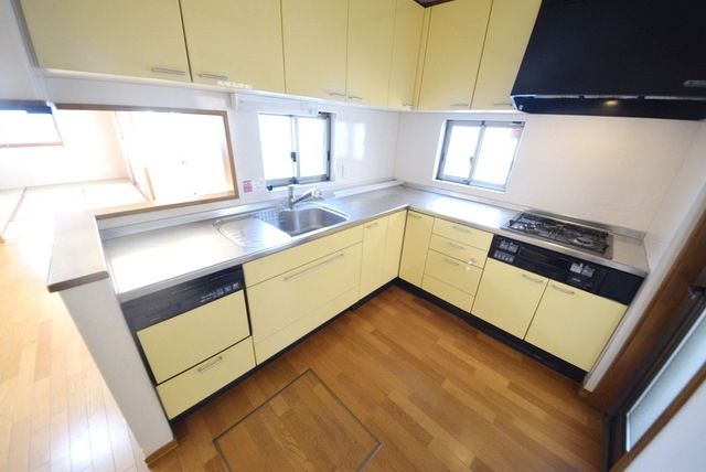 キッチン　★広々としたキッチンスペースです★