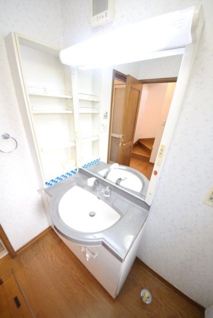 洗面設備　★独立洗面台付きです★