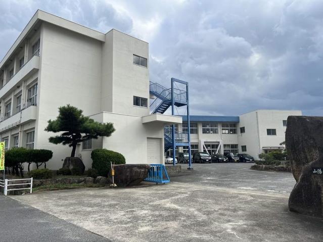 小学校　赤磐市立山陽小学校（小学校）まで617m