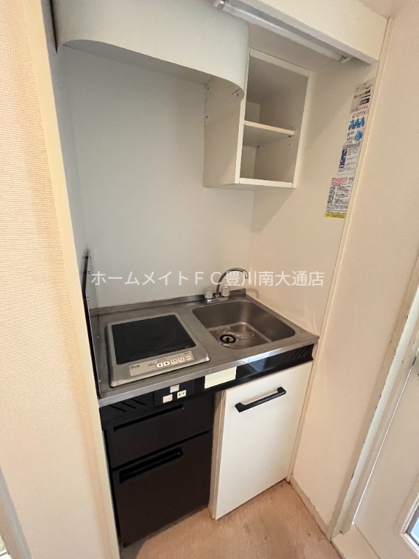 キッチン　同型別部屋写真（反転）