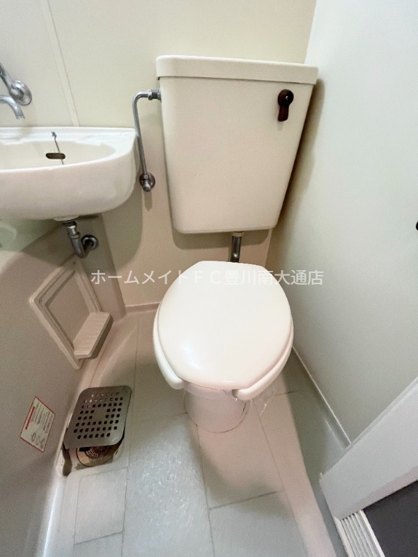 トイレ　同型別部屋写真（反転）